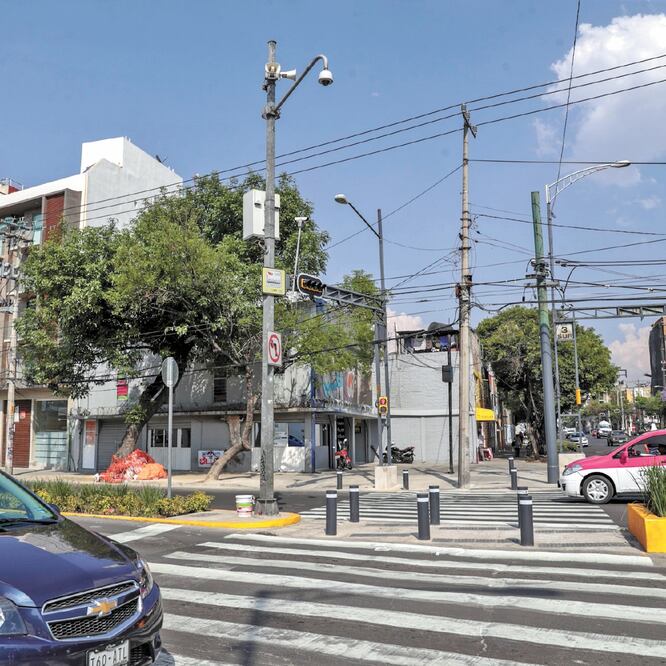 Las fotocívicas detectan cuando conductores rebasan los límites de velocid ad permitidos, así como usar el teléfono celular o dar una vuelta prohibida. DIEGO SIMÓN SÁNCHEZ. EL UNIVERSAL