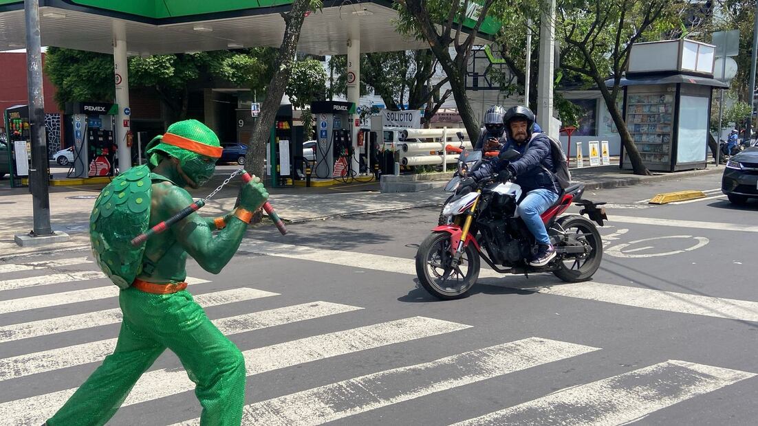 Todos los días, Miguel Ángel inicia su recorrido desde la zona alta de la alcaldía Álvaro Obregón, en un barrio conocido como Las Águilas, hasta las inmediaciones del mercado de Mixcoac, en la alcaldía Benito Juárez. (Foto: Juan Carlos Williams/ EL UNIVERSAL)
