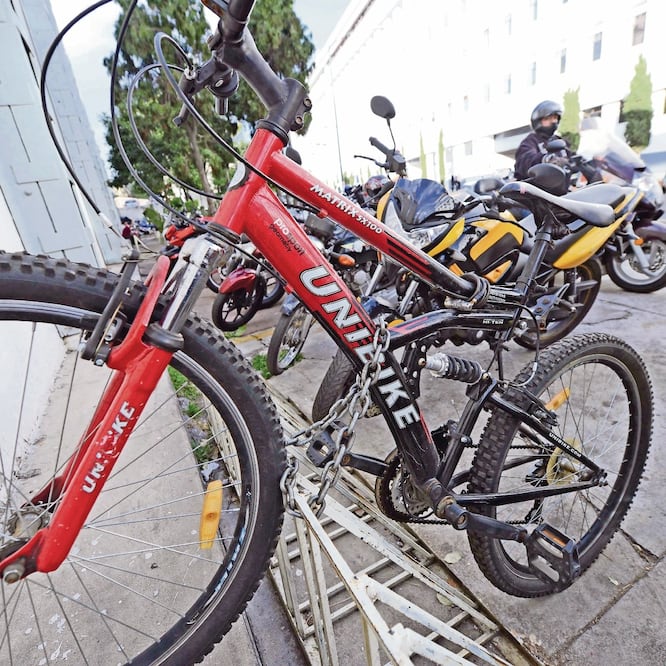 De acuerdo con autoridades, las bicicletas robadas son vendidas a un precio más bajo en los alrededores de Tepito y la calle San Pablo en la zona centro. (ARCHIVO EL UNIVERSAL)