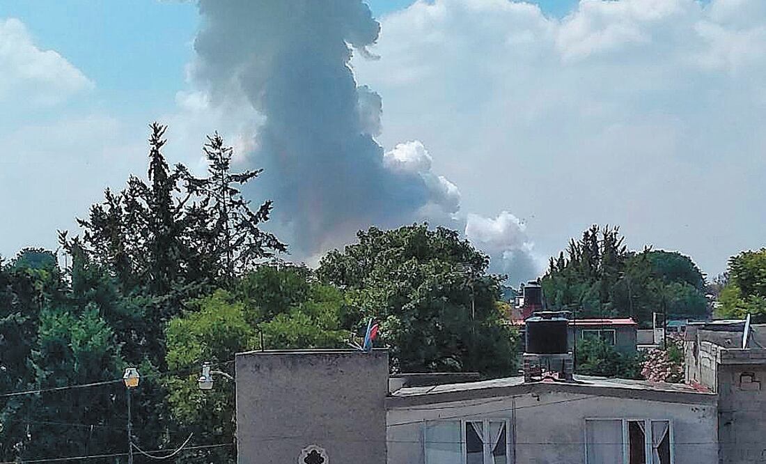 La explosión se suscitó poco antes de las 13:00 horas de ayer, en los talleres que se ubican frente al Lago de Zumpango. L. FIGUEROA. EL UNIVERSAL