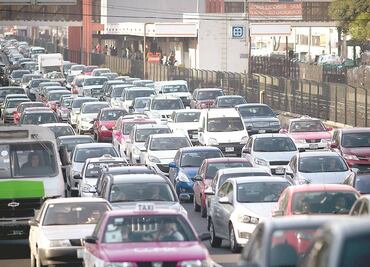 Este jueves 2 de enero no circulan autos con engomado verde