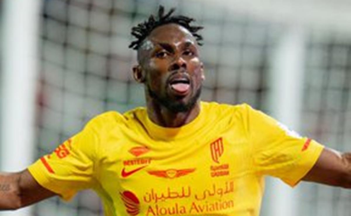 RT @UnivDeportes: ¡Sigue en plan GRANDE!⚽️

Julián Quiñones anota doblete y se coloca como líder de goleo en Arabia