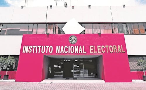 INE otorga titularidad a 465 funcionarios electorales; reconoce méritos del Servicio Profesional Electoral