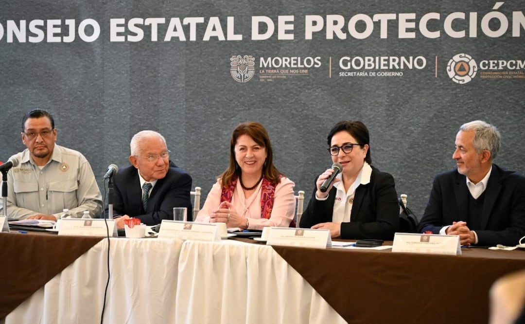 La gobernadora de Morelos, Margarita González Saravia, durante sesión ordinaria del Consejo Estatal de Protección Civil 2025 junto a Laura Velázquez Alzúa (29/01/2025). Foto: Especial