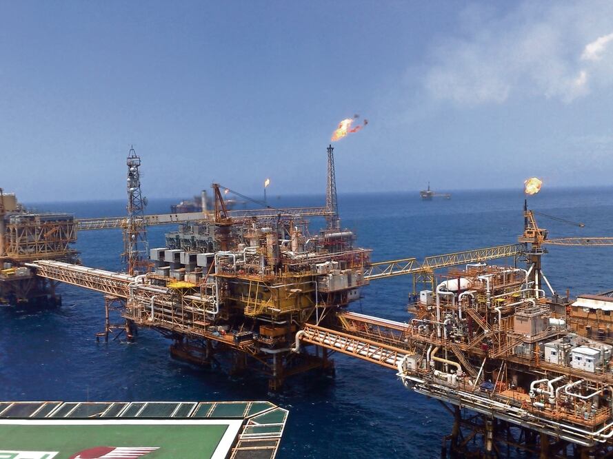 A través de un decreto firmado por el Ejecutivo, se pone de relieve que pese a diversos apoyos al régimen fiscal de Pemex, el nivel de precios en el ramo de los hidrocarburos en el ámbito internacional, ha generado afectaciones en su desempeño operativo.