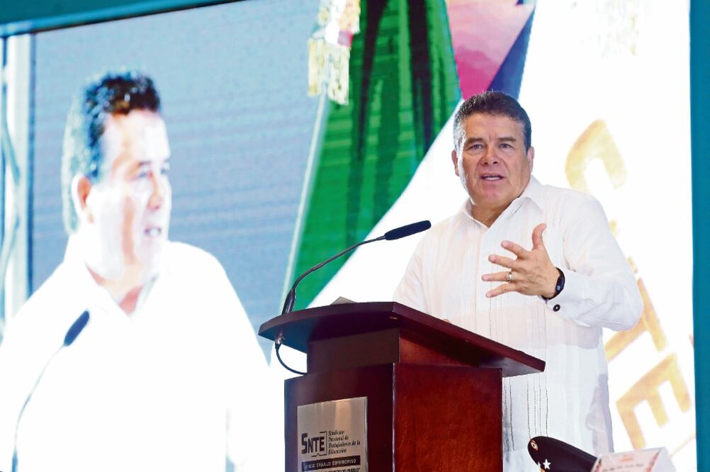 El presidente del SNTE dice que se debe terminar con la evaluación de los docentes e impulsar su profesionalización (ARCHIVO EL UNIVERSAL)