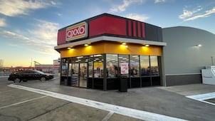 Despidos en Spin, por estrategia de crecimiento de Oxxo: Femsa; retrasará su solicitud de licencia bancaria