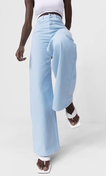 Los pantalones acampanados que debes tener esta temporada