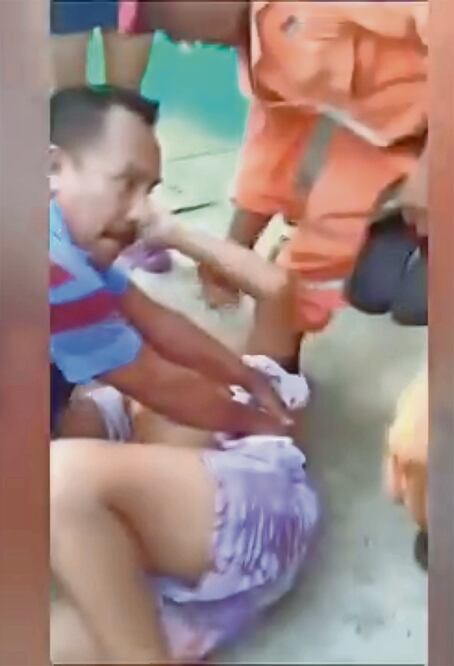 En un video que circuló en redes sociales se ve al menor poco después de recibir los balazos. Foto Especial