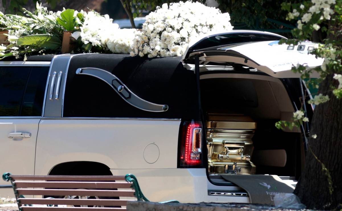 Llega ataúd con restos de "El Mencho" a panteón en Zapopan (02/03/2026). Foto: AFP