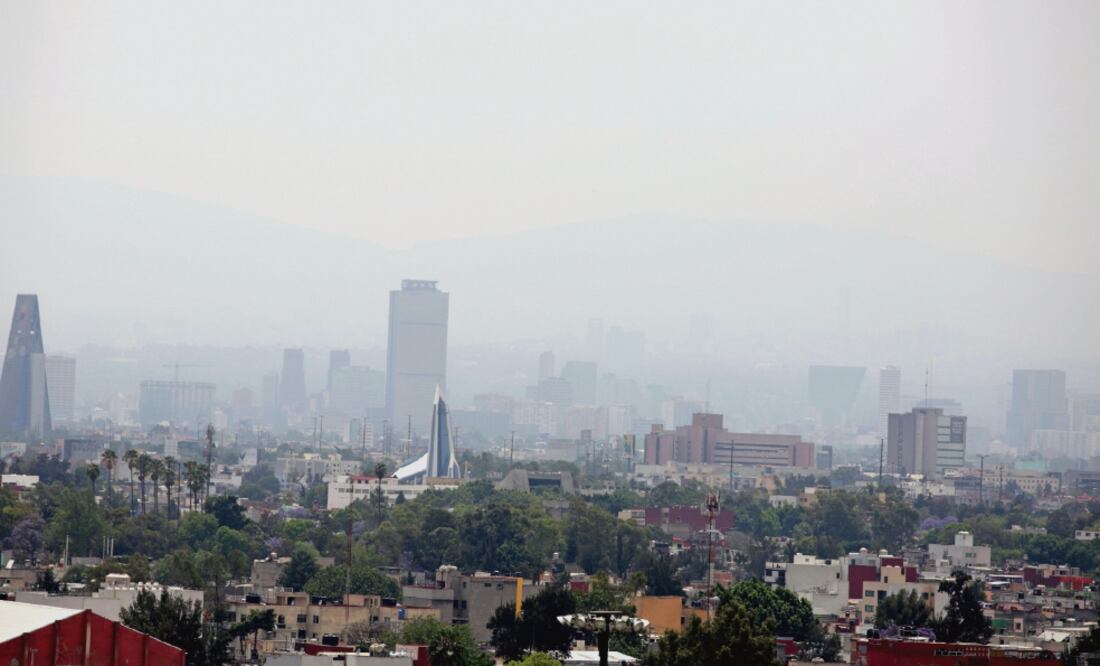 Tras la contingencia ambiental, el presidente de México, Enrique Peña Nieto, pidió a la Semarnat coordinarse con gobiernos metropolitanos para solucionarlo (LUIS CORTÉS. EL UNIVERSAL)