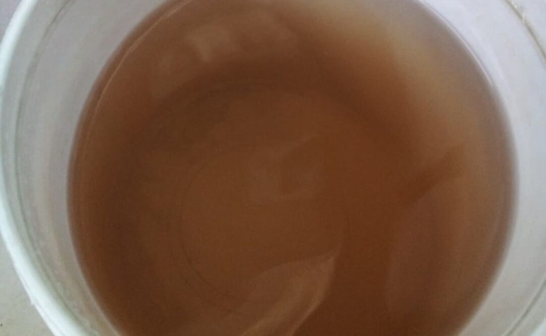 Habitantes de Ciudad Satélite reportan casi todos los días que reciben agua turbia, que no es apta para consumo humano. Foto: Especial