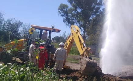 Registran fuga de gasolina en ducto de Pemex en Acolman