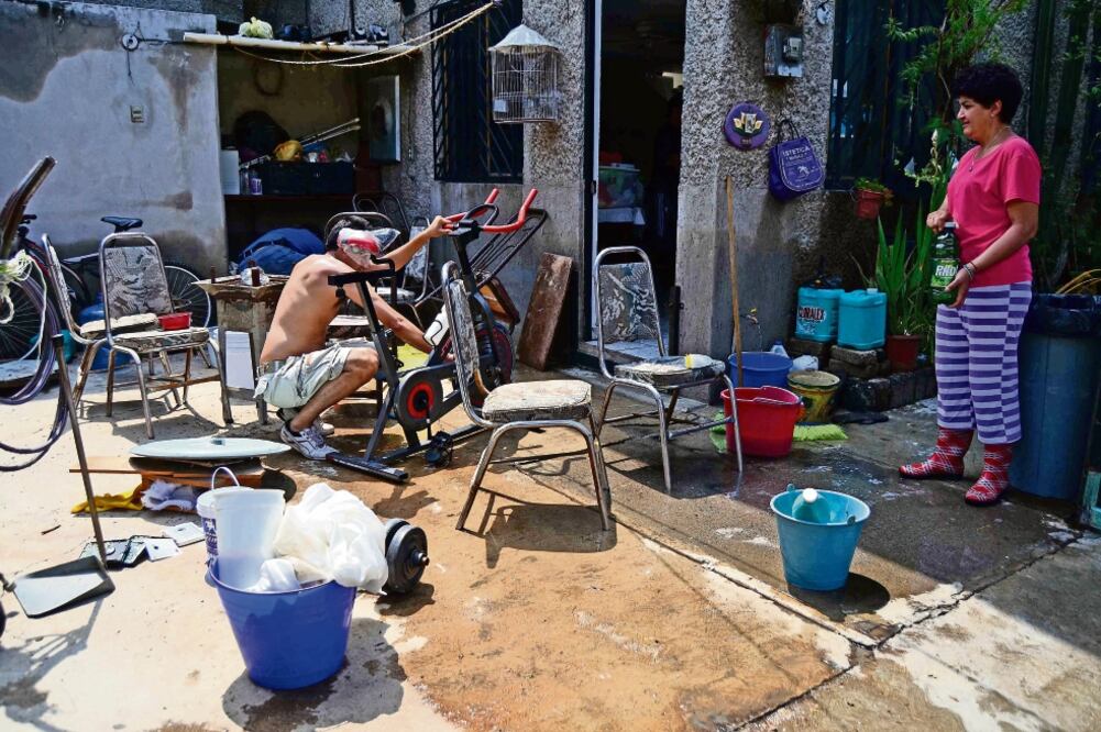 Un día después de las lluvias que afectaron a Iztapalapa, la delegación reportó a la Oficialía Mayor sólo 596 casas dañadas (ARCHIVO EL UNIVERSAL)