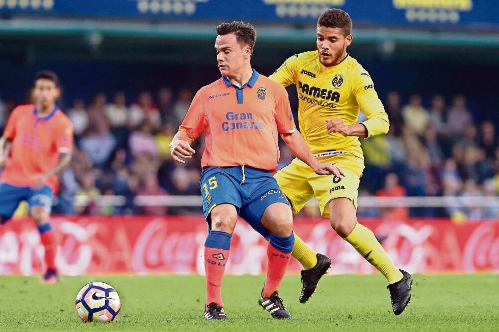 El menor de los Dos Santos tuvo poca actividad en el duelo de ayer (DOMENECH CASTELLI. EFE)