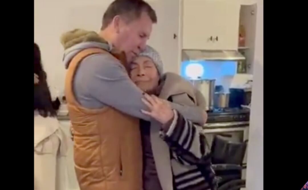 FOTO: ESPECIAL - Julio César Chávez comparte emotivo momento al lado de su madre