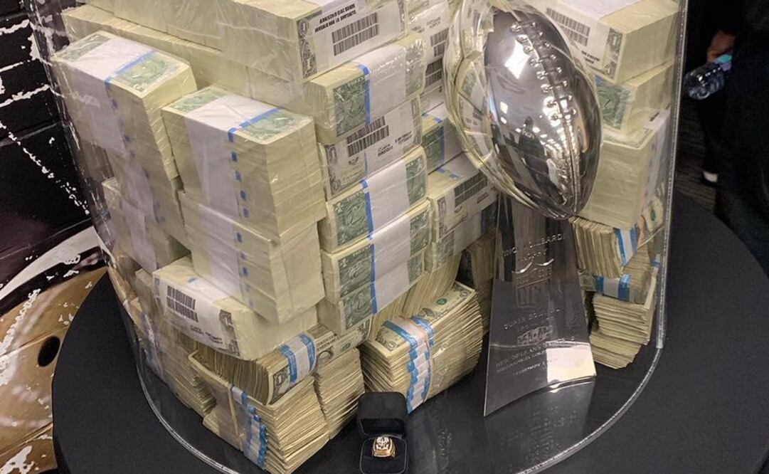 Trofeo Vince Lombardi y 200 mil pesos. Foto:@nflmx