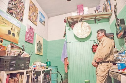 Tras 30 años en prisión, encontró la libertad en sus pinturas