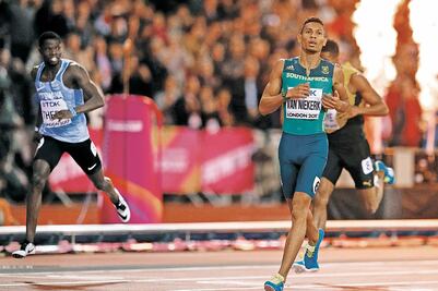 Van Niekerk triunfa 'facilito'