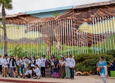 Llaman a la unidad en inauguración del mural Abrazo mutuo