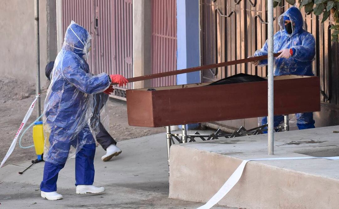 Los casos de personas que fallecen en la calle o a las puertas de centros sanitarios con síntomas de coronavirus se suceden desde hace semanas en distintas ciudades de Bolivia (Foto: AP)