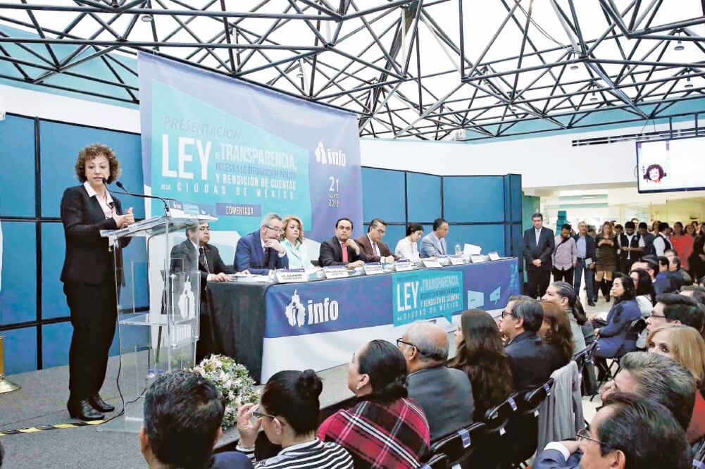 El InfoDF presentó ayer la Ley comentada en materia de Transparencia, Acceso a la Información Pública y Rendición de Cuentas de la Ciudad de México (ESPECIAL)