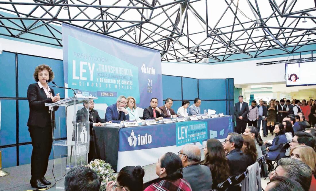 El InfoDF presentó ayer la Ley comentada en materia de Transparencia, Acceso a la Información Pública y Rendición de Cuentas de la Ciudad de México (ESPECIAL)