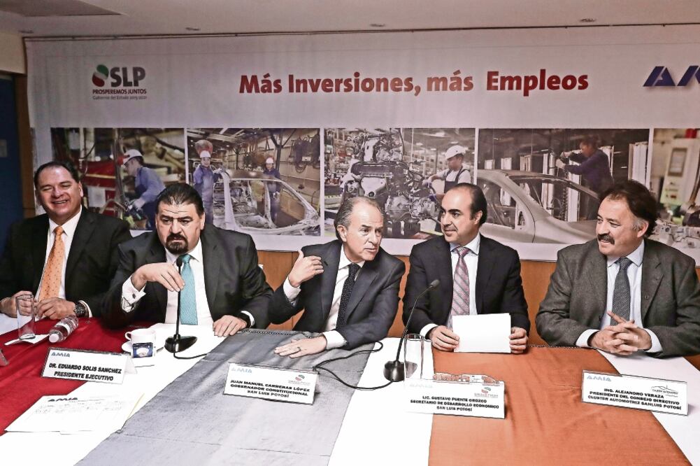De izquierda a derecha: Eduardo Solís Sánchez, Juan Manuel Carreras López, Gustavo Puente Orozco y Alejandro Veraza. El gobierno de SLP exigirá a Ford una indemnización luego de que canceló inversiones por mil 600 mdd (ALEJANDRO ACOSTA. EL UNIVERSAL)