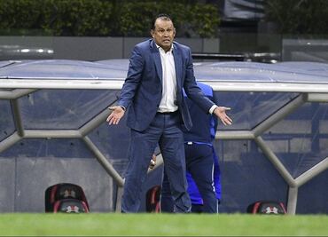 Juan Reynoso acepta el fracaso de Cruz Azul y apunta, “Necesitamos refuerzos de altura”
