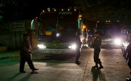 Cubans begin pilot transfer from Costa Rica to Mexico