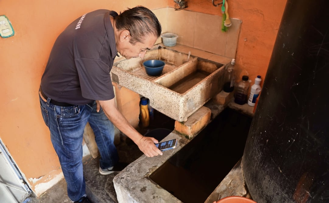 Vecinos de algunas demarcaciones, como Iztapalapa y Gustavo A. Madero, han reportado en varias ocasiones que a sus hogares llega agua de mala calidad. Foto: Carlos Mejía / EL UNIVERSAL