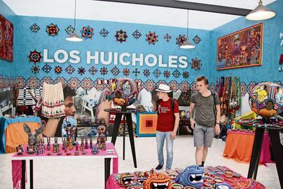 El arte huichol fascina en Rusia