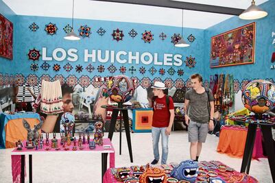 El arte huichol fascina en Rusia