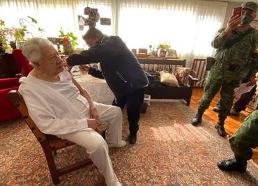 Ignacio López Tarso recibe la primera dosis de la vacuna contra Covid-19