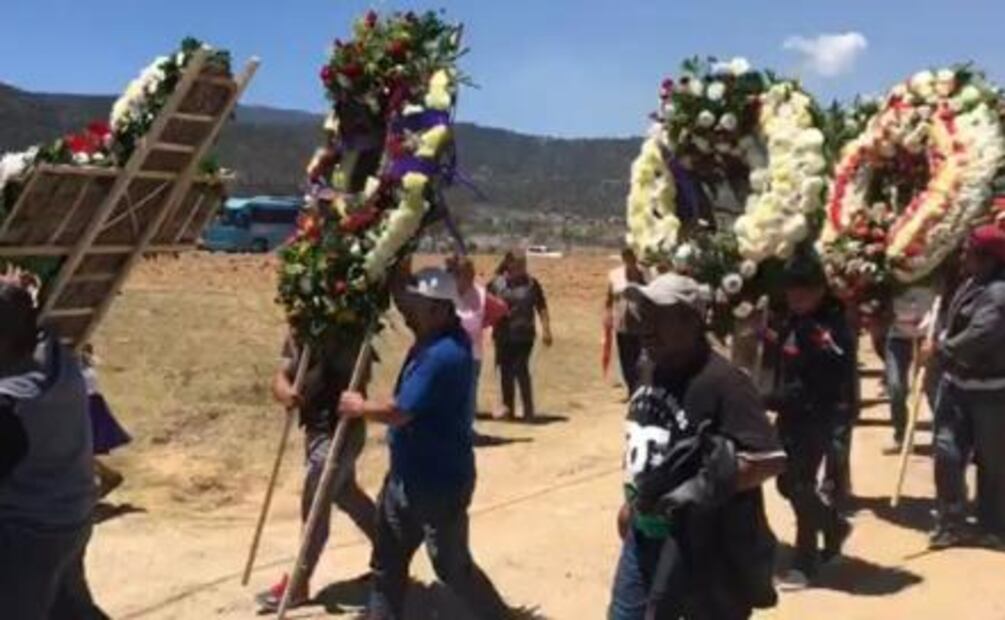 Dan último adiós a víctimas de accidente en Texcoco que dejó 11 muertos