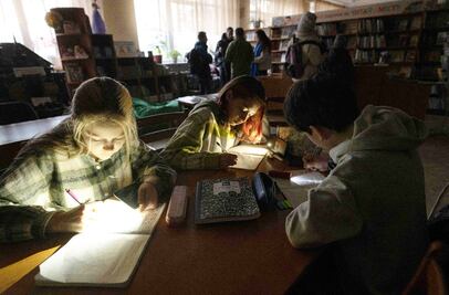 Biblioteca ucraniana, el nuevo refugio de trabajadores y estudiantes en Kiev