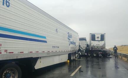 Chocan seis tráileres en carretera federal de Sonora; hay un herido