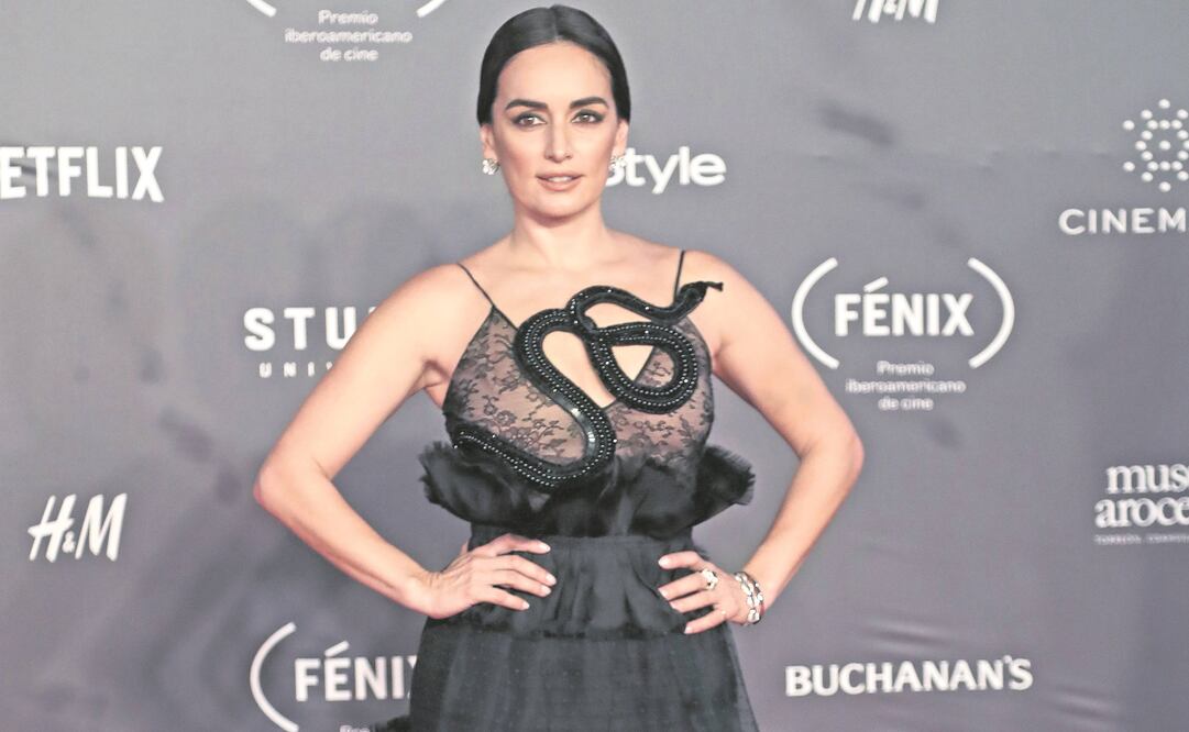 Ana de la Reguera con una serpiente al pecho (FOTOS: ALEJANDRO ACOSTA. EL UNIVERSAL)