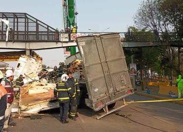Prevén hasta 12 horas para retiro de tráiler en Circuito Interior; se acumulan filas kilométricas de automovilistas