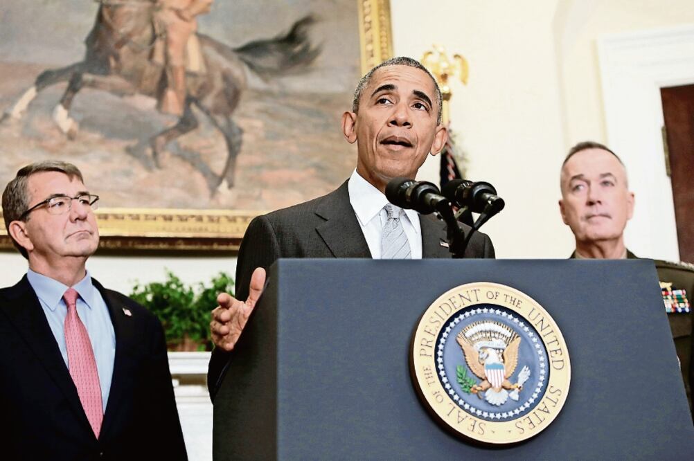 El presidente Barack Obama ayer en la Casa Blanca, durante la conferencia de prensa en la que anunció que el retiro de tropas de Afganistán deberá esperar (GARY CAMERON REUTERS)