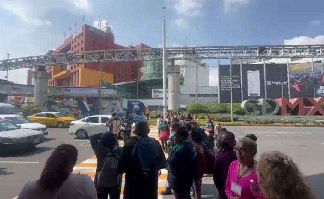 El bloqueo se mantiene en la Terminal 1 y 2. Foto: Especial