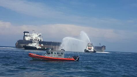Controlan fuego en buque Burgos tras casi 30 horas