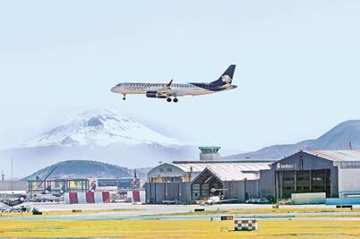 Cofece inicia controversia por slots en aeropuerto