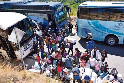 Migran al norte para trabajar en los campos agrícolas