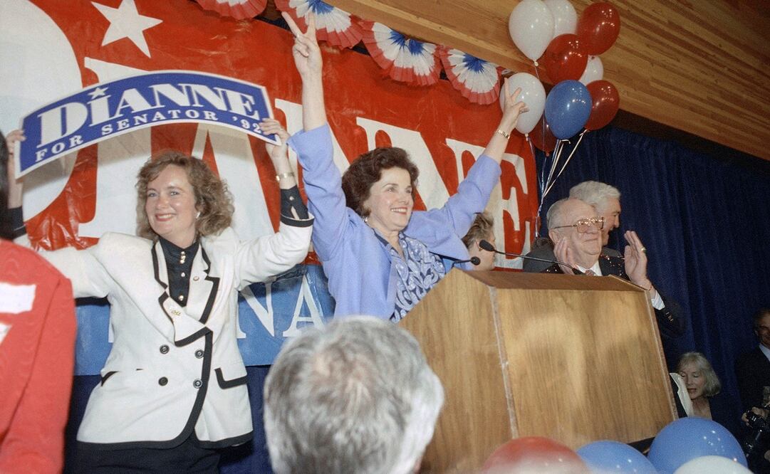 La ex alcaldesa de San Francisco, Dianne Feinstein, celebra en San Francisco, el martes 8 de junio de 1992, después de anunciar su victoria para uno de los escaños del Senado de Estados Unidos por California. Foto: AP