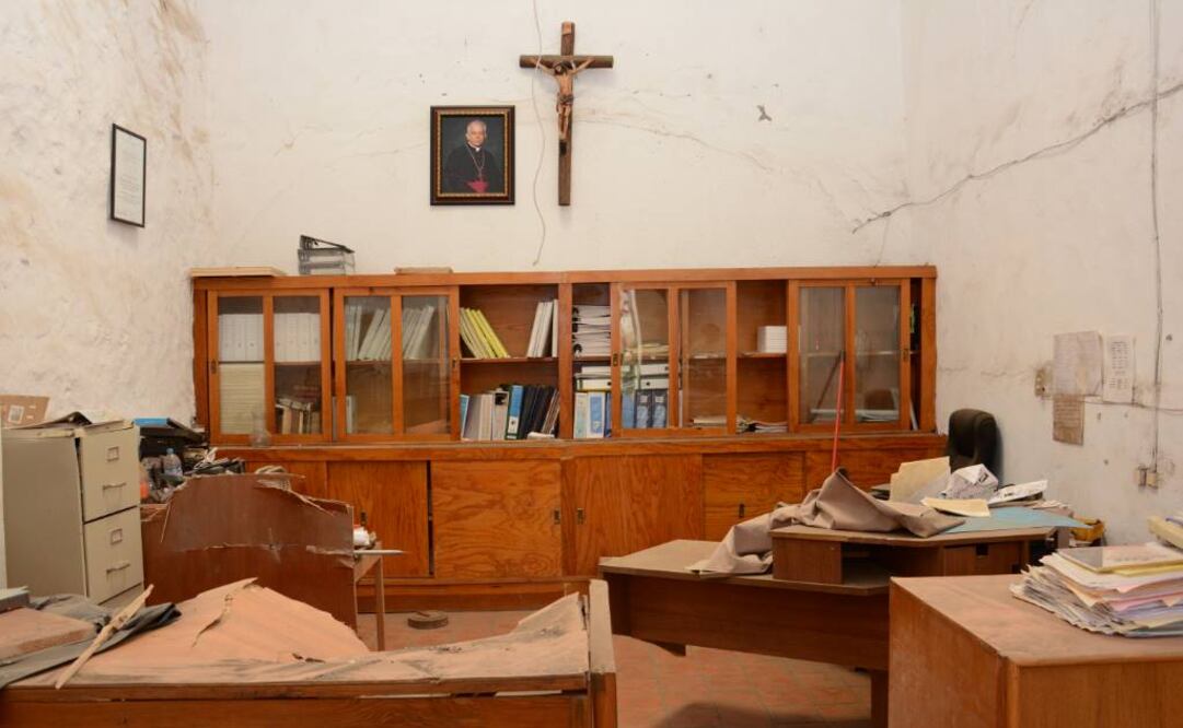 El sismo del 19 de septiembre cimbró la bóveda y las torres del campanario del convento de San Juan Bautista en Yecapixtla, algunas áreas del inmueble quedaron repletas de escombros. FOTO: Cortesía Coordinación Nacional de Conservación/INAH