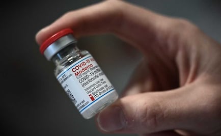 Vacuna anti-Covid Moderna puede causar problemas cardíacos, afirma estudio