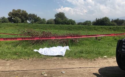 Abandonan cadáver de mujer semidesnudo y degollado en Edomex