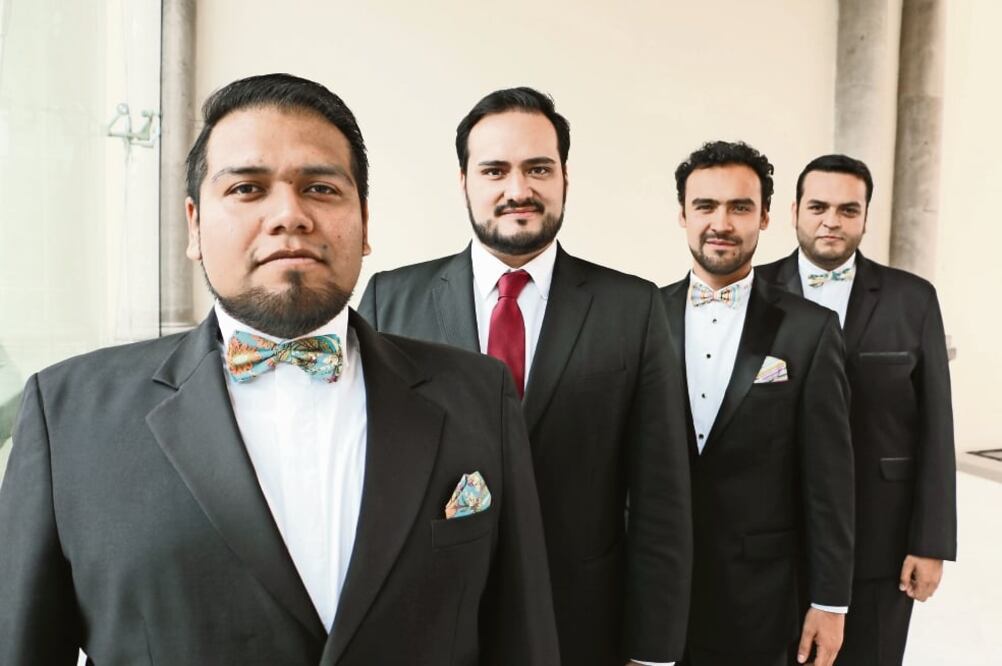 Los contratenores Emmanuel Pool, Rubén Berroeta y Edwin Calderón, junto al pianista Rodrigo Sierra (segundo de izquierda a derecha) (CORTESÍA CENTRO DE DESARROLLO SOCIAL Y MOTIVACIÓN CULTURAL OLIVIA GORRA/ FOTOS DE AMBAR CANTU)