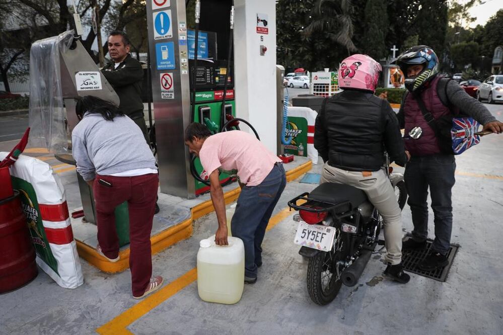 Gasolinera y compras de pánico en la Condesa. Foto: Juan Carlos Reyes G. | EL UNIVERSAL